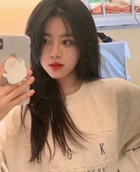 身材有前有后 长相很耐看的美女