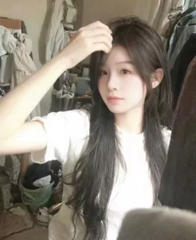 白云白皙长腿美女兼职