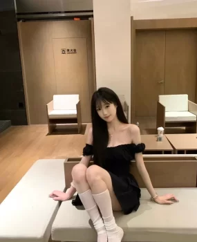 03年大胸小萝莉