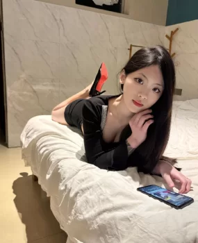 开大课骚妹婷婷又甜又欲