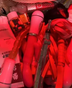 潮吹女王安妮可SM送伟哥