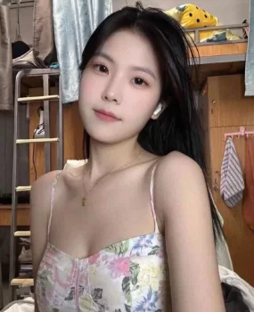 粉嫩大胸妹子独居可约