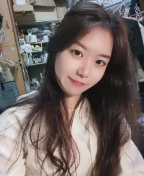 清纯学生妹粉嫩多汁