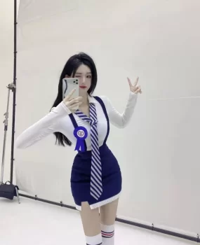 艺校大二舞蹈系甜美白皙肌肤美少女暑假兼