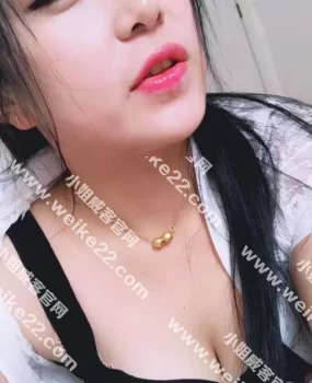 自己单做的大奶嫩妹，良家的感觉女友的抚慰，调情按摩大保健很情趣