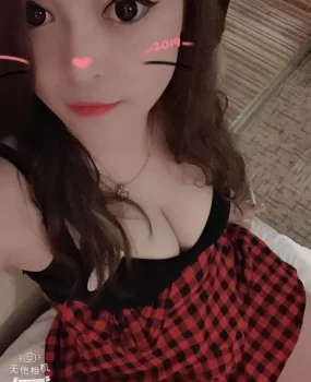 嫩嫩的朵朵萝莉