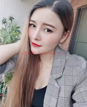 珠海狼友这里看 ！性感湖南小可爱 口活一流 身材巨好 波涛汹涌～～