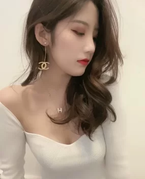 体验新下海身体敏感，奶子坚挺美女兼职