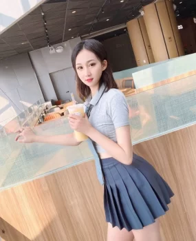 上海刚刚出来兼职的小姐姐