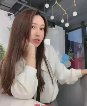 小姐姐身体敏感 前凸后翘 身材好